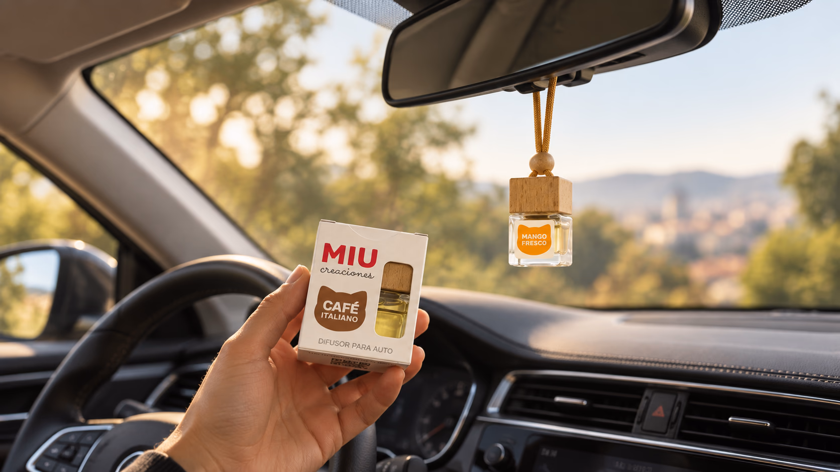 Difusor para auto Miu Creaciones en el interior de un automóvil