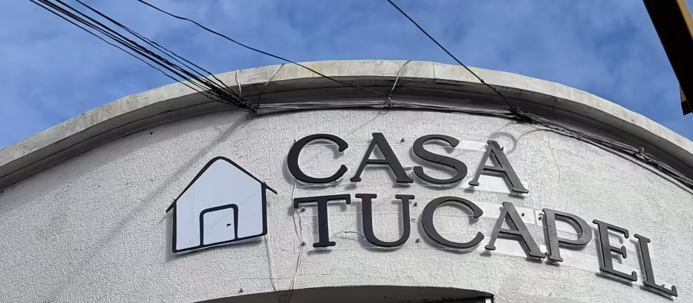 Exterior de WAUS! en Concepción